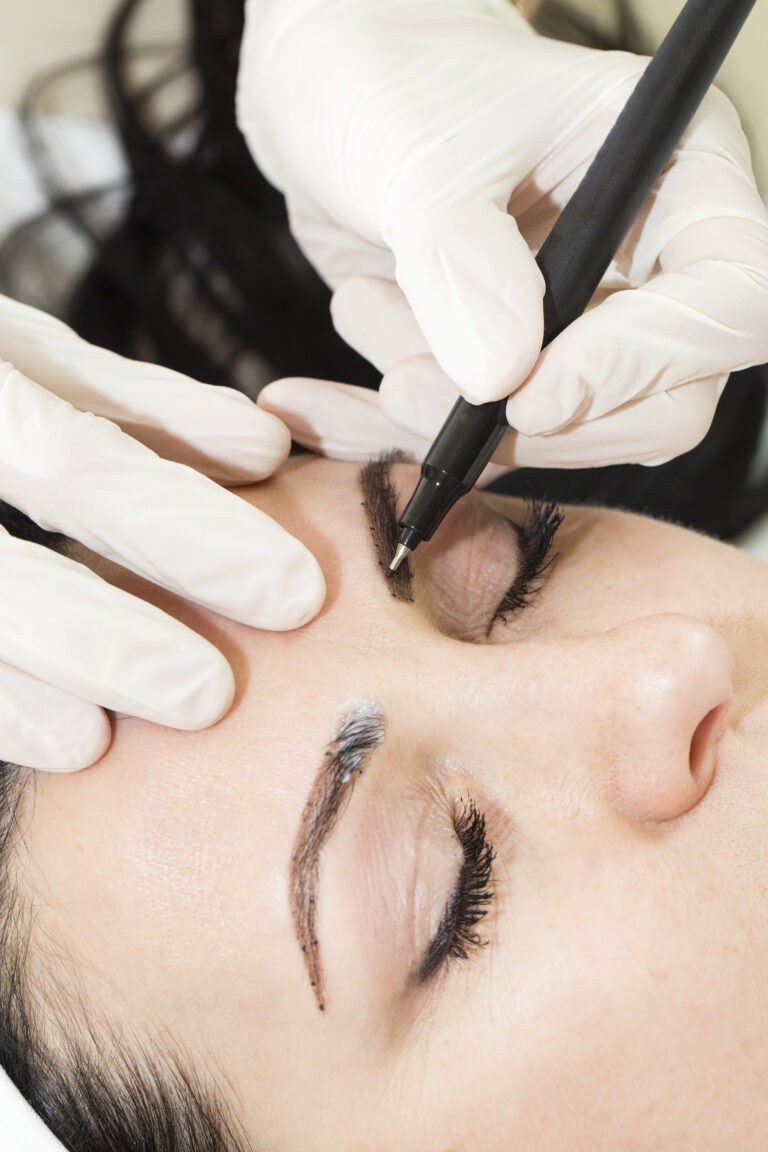microblading eyebrows workflow in a beauty salon